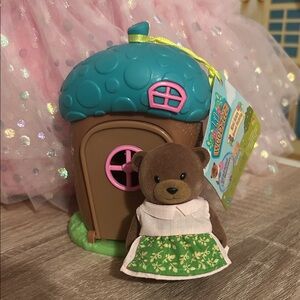 Li’l Woodzeez Acorn House with Bear